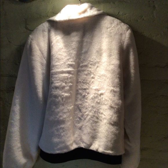 RARE💕💕WILDFOX faux fur bomber jacket - Picture 5 of 6